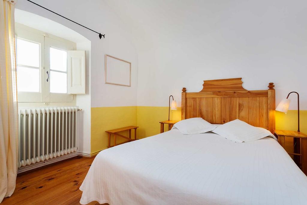 Can Felicia Hotel Beuda Quarto foto
